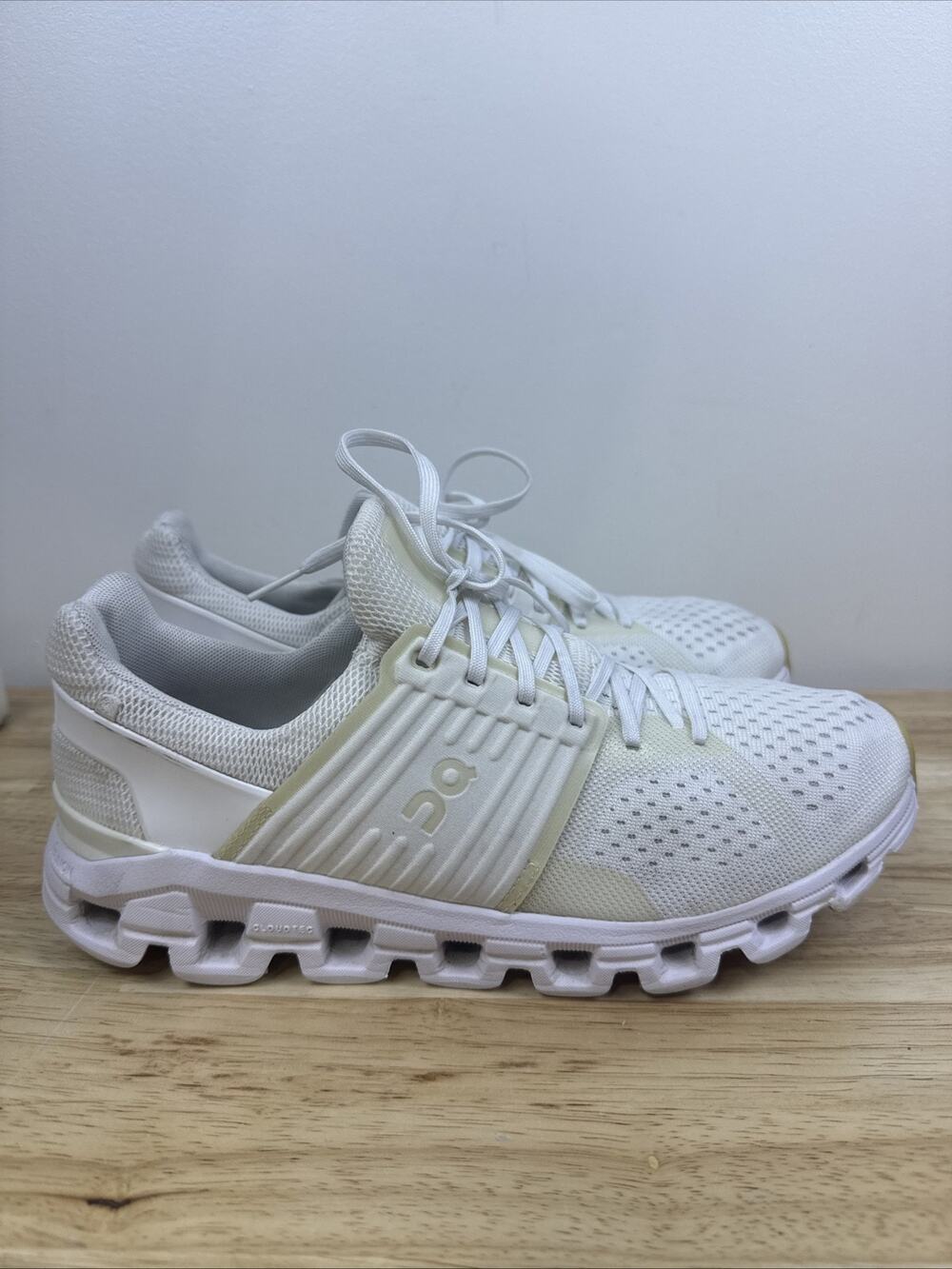 ON CLOUDSWIFT Shoes Women's 10 White Running Athletic Support Workout Sneakers